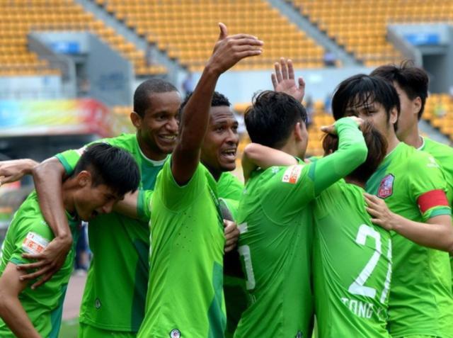 上海申鑫主场告负，保级形势堪忧