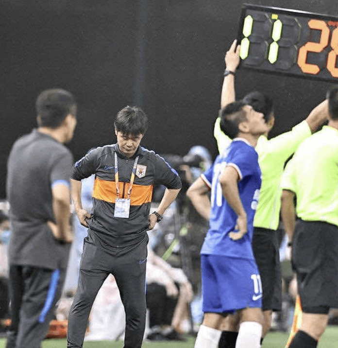 关于夺冠热门遇强敌，惨遭绝杀惨败出局的信息