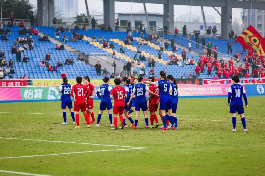 关于重庆队面临困难，赛季前景蒙上阴影的信息