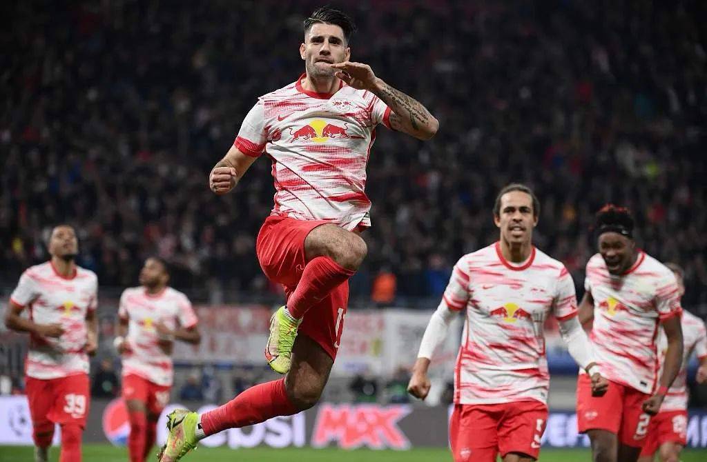 包含莱比锡红牛逆转战胜对手，保持连胜势头的词条