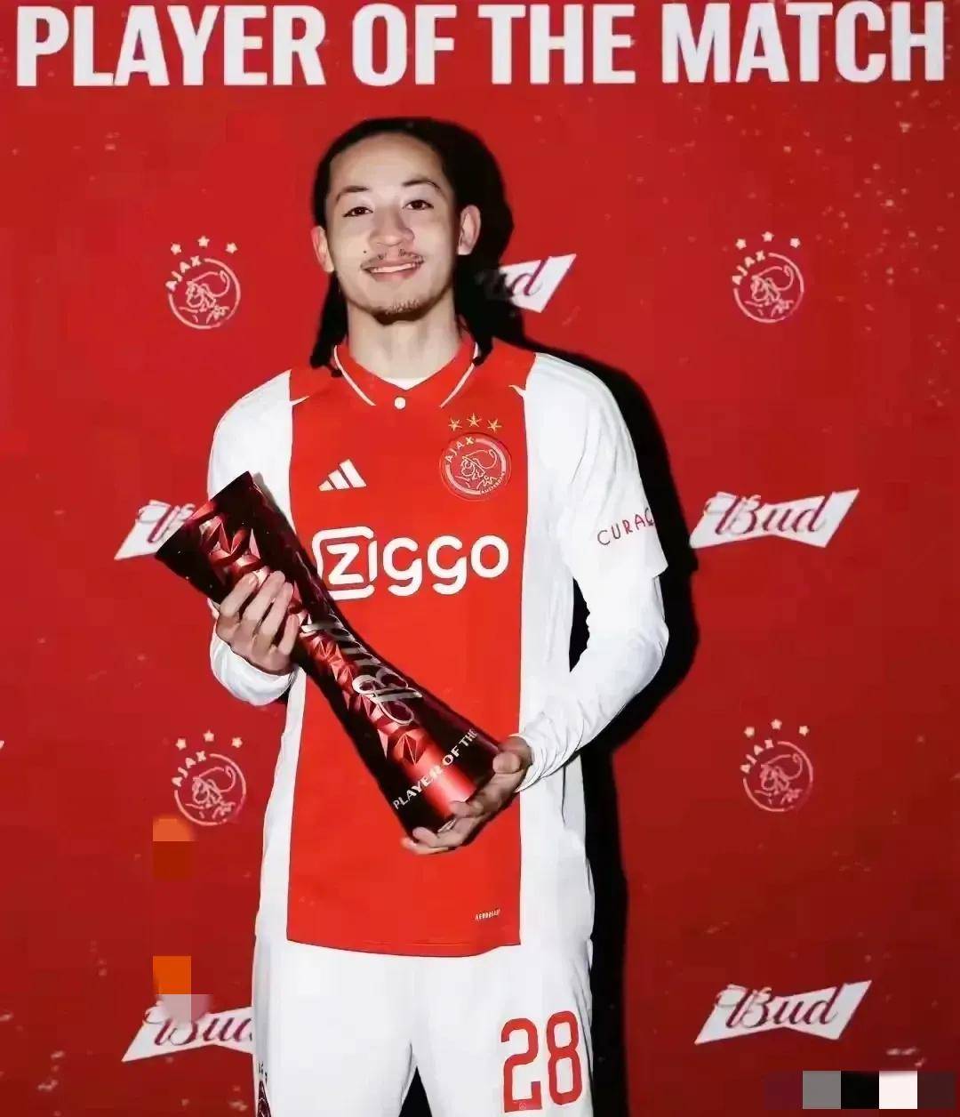 阿贾克斯主力中场连续交出助攻，突破能力强劲