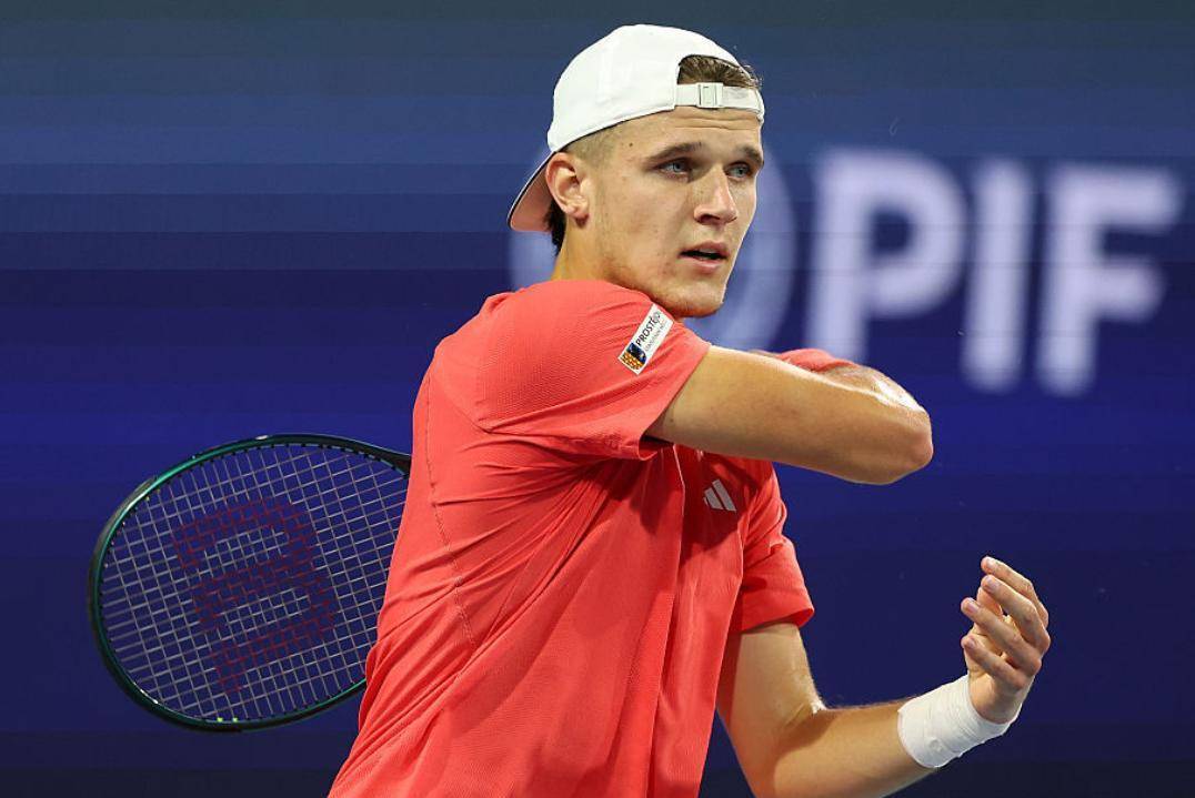 德约科维奇在DWG比赛中势不可挡,势不可挡引发热议! 德约科维奇在DWG比赛中势不可挡,势不可挡引发热议!