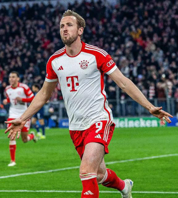 凯恩重返赛场，出色防守首场状态出色，加拿大队观众沸腾！引发球迷热议(美国男篮备战迎战加拿大回放视频)