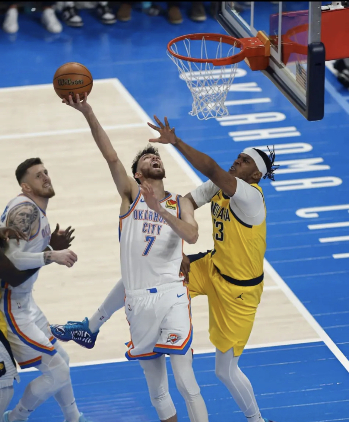 世锦赛抢七大战对决在即！洛杉矶快船演练定位球，波士顿凯尔特人密集防守应对的简单介绍